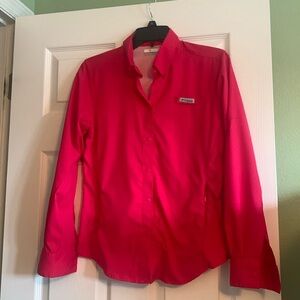 Pink Columbia vented long sleeve shirt with pockets